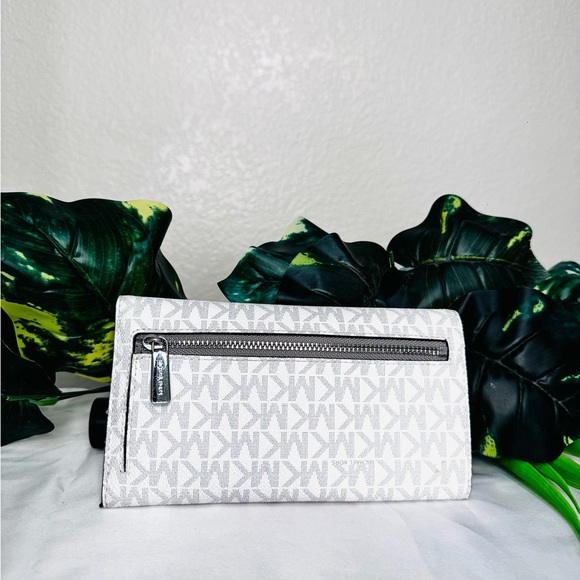 Michael Kors White and Gray Logo Wallet - Picture 2 of 4